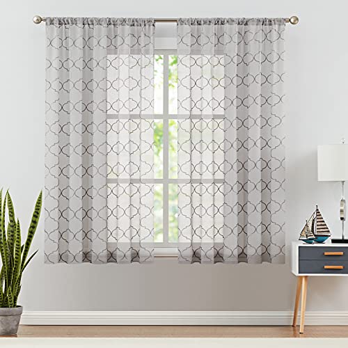 Country-style-window-curtains-with-floral-patterns-can-decorate-your-room