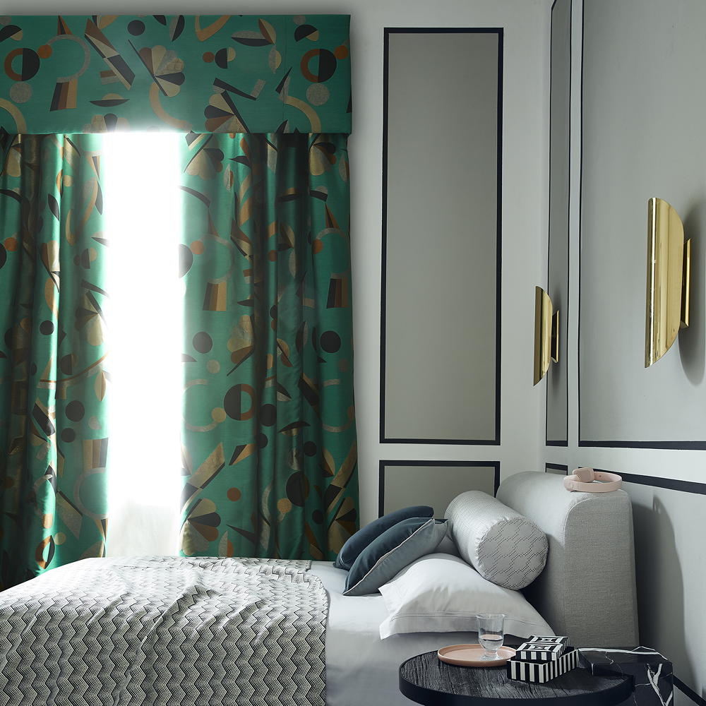 Country-style-window-curtains-with-floral-patterns-can-decorate-your-room