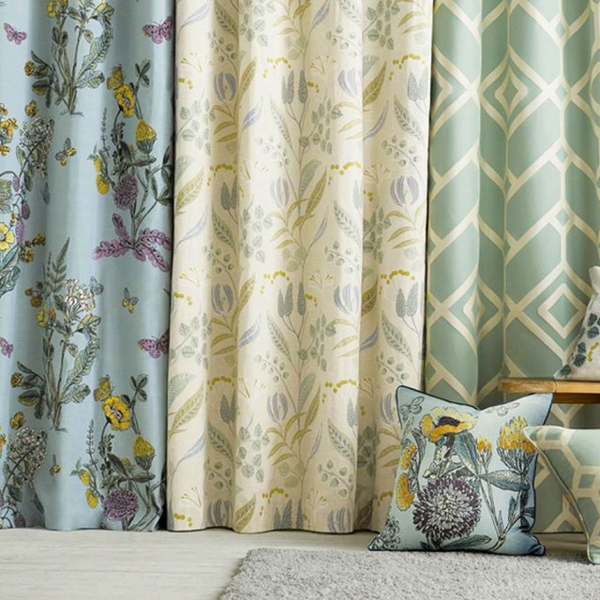 Country-style-window-curtains-with-floral-patterns-can-decorate-your-room