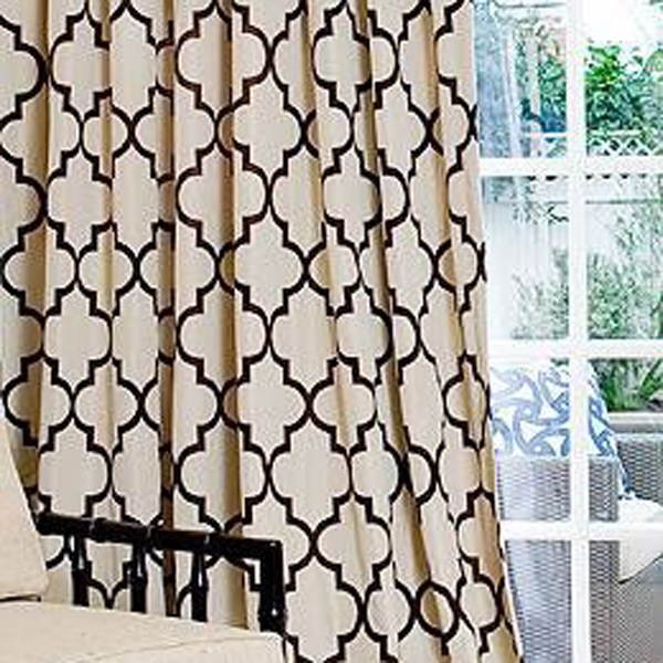 Country-style-window-curtains-with-floral-patterns-can-decorate-your-room
