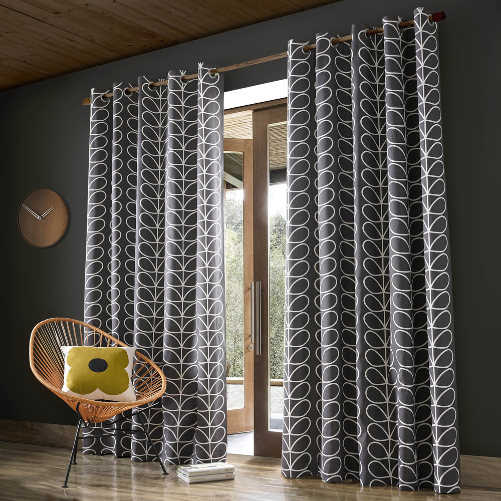 Country-style-window-curtains-with-floral-patterns-can-decorate-your-room