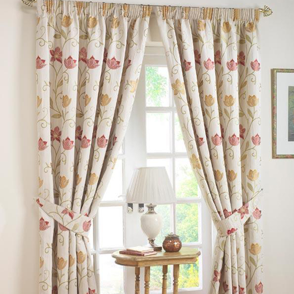 Country-style-window-curtains-with-floral-patterns-can-decorate-your-room